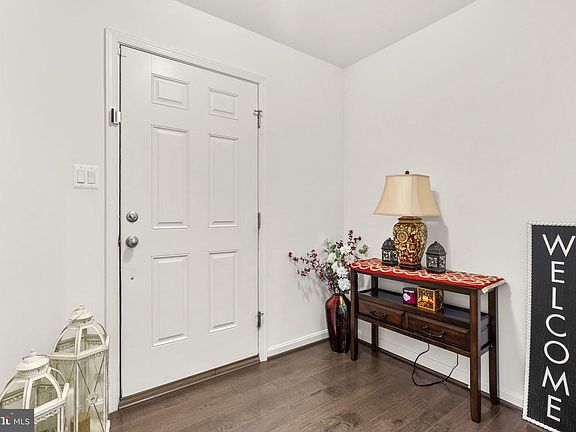 3rd image of 7219 Barry Ln