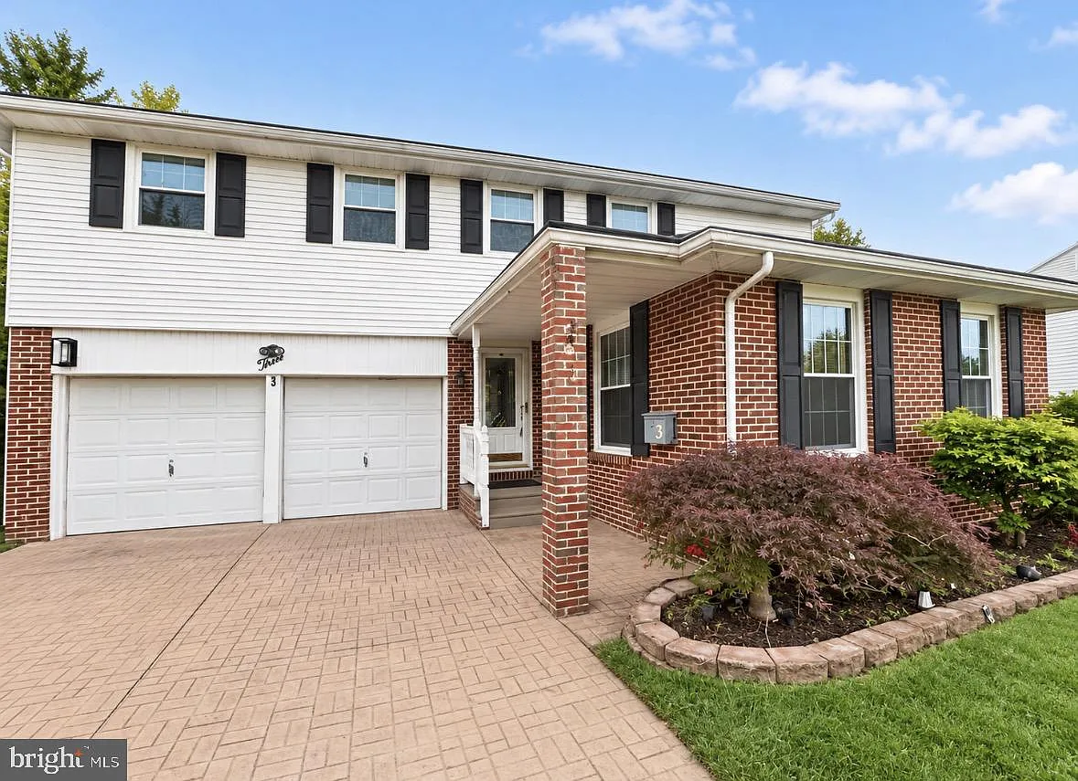 4 bed, 2.5 bath, 2686 sqft, $3,950 — Photo 2