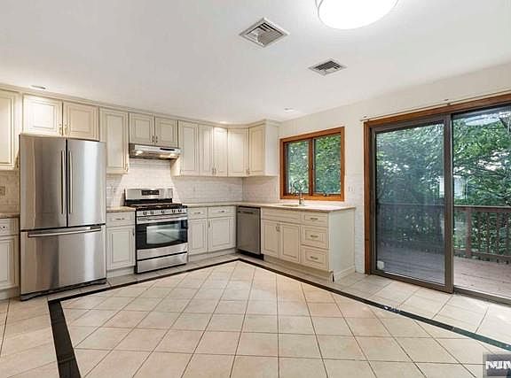 5th image of 155 Morningside Ln Unit A