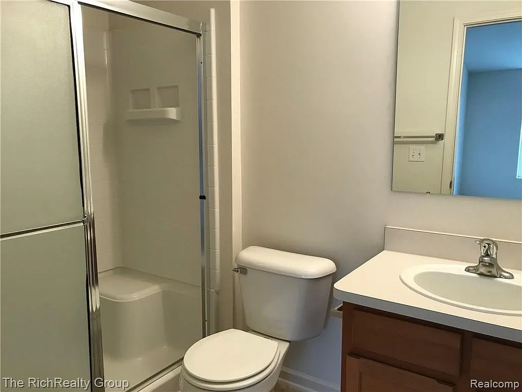 2 bed, 2.5 bath, 1669 sqft, $2,000 — Photo 4