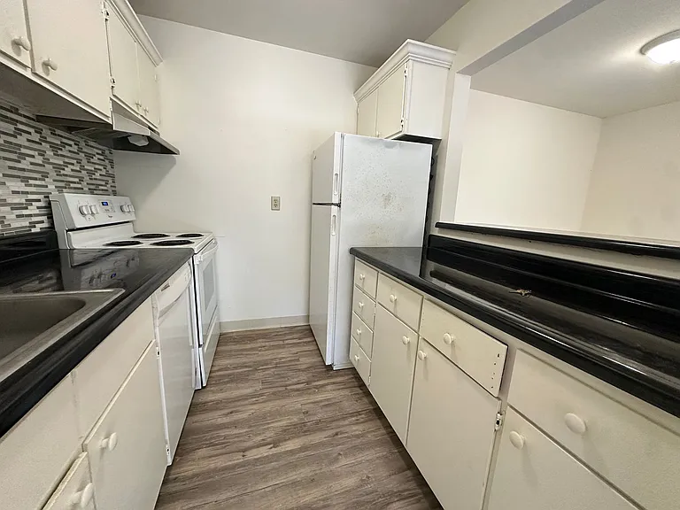University Park Apartments near Cornell University — Photo 159