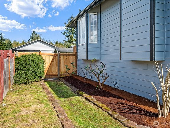 4th image of 9523 53rd Drive NE
