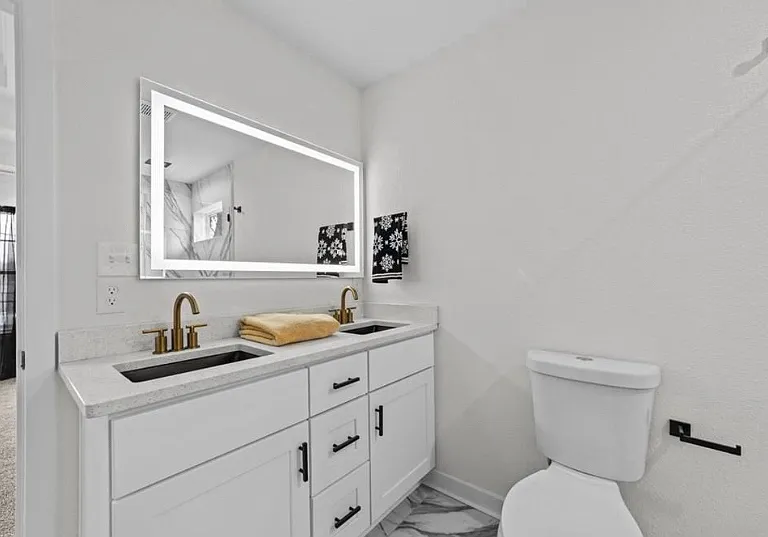 621 44th St — Photo 17