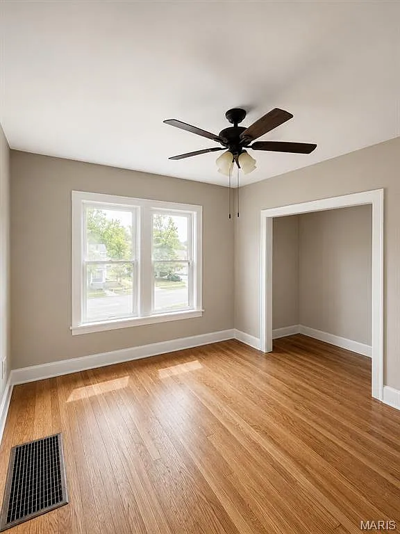 3 bed, 1.0 bath, 800 sqft, $1,800 — Photo 2