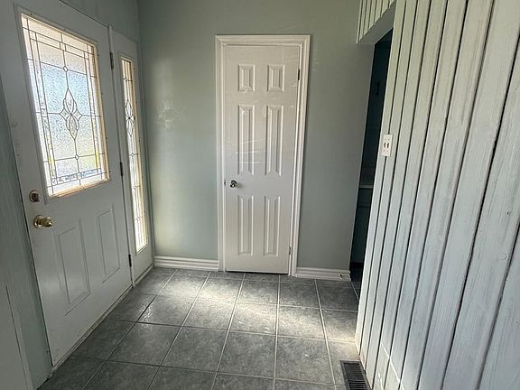 2nd image of 557 Morrish Rd