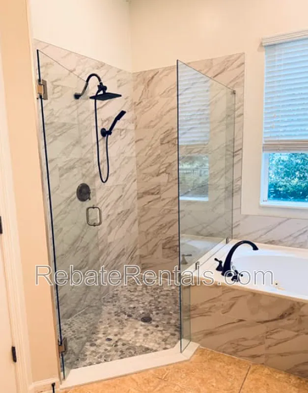 5 bed, 3.5 bath, 3201 sqft, $3,895 — Photo 3