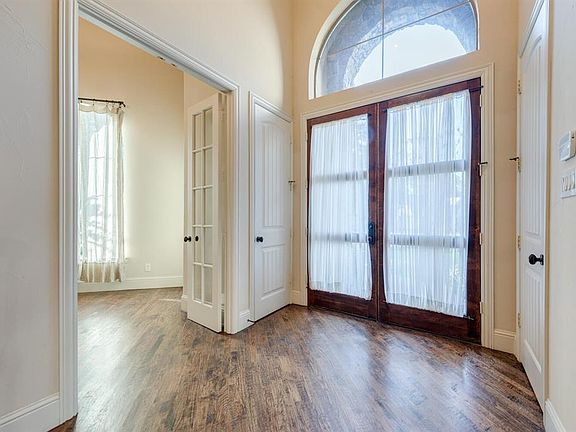 4th image of 5613 Martel Ave