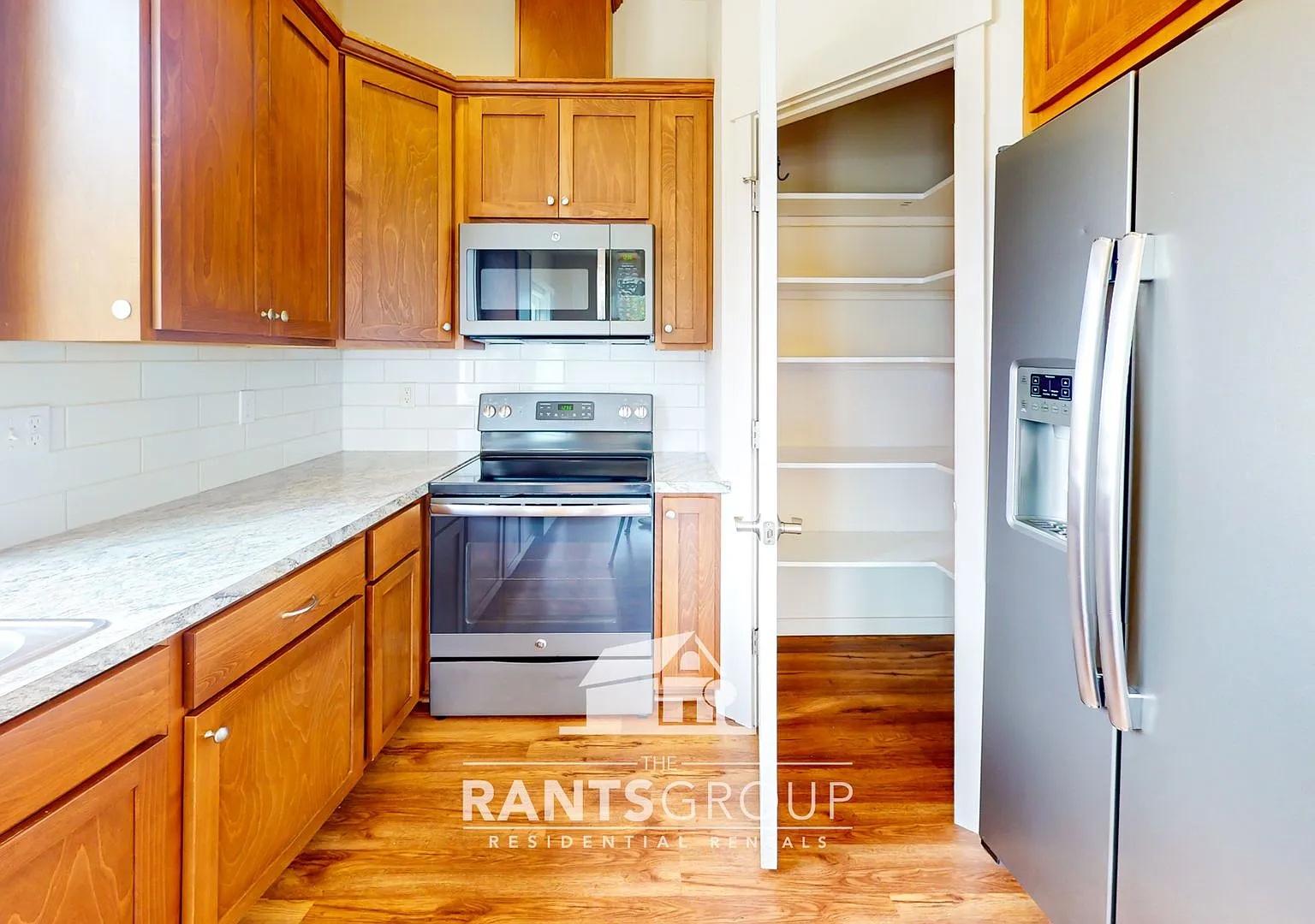 838R — Photo 4