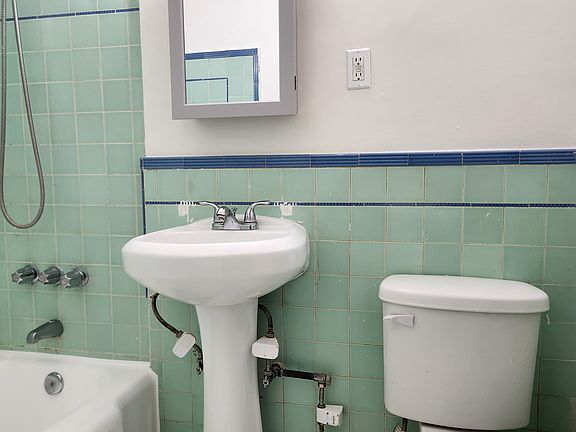 4th image of 619 S Normandie Ave APT 4