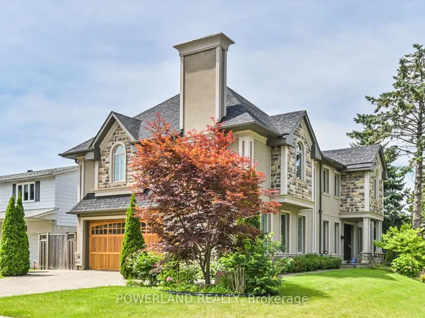 15 Ames Gate, Toronto, ON M3B 3C3