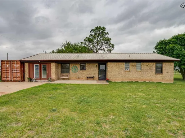 1 Gilbert Rd, Burkburnett, TX 76354