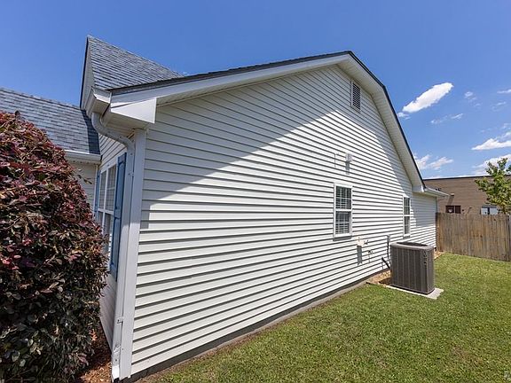 3rd image of 112 Old Oak Drive