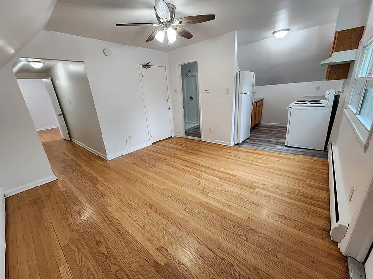 155 S Lake Ave #5 — Photo 2