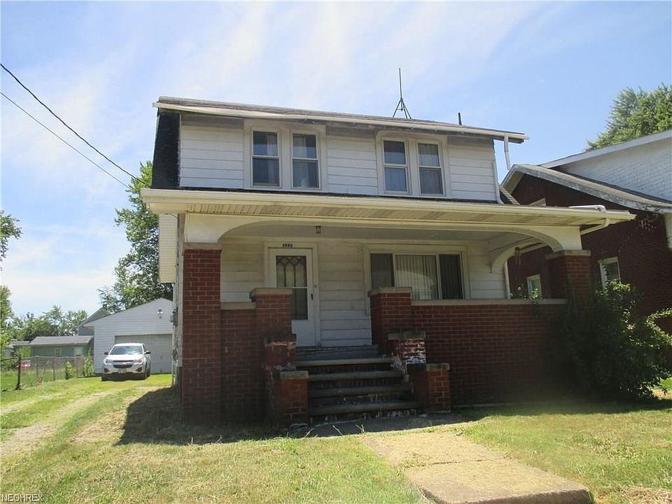 1st image of 1015 W 21st St