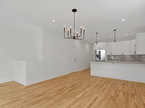 5th image of 4217 S Indiana Ave #2
