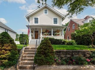 9 Neulist Ave, Port Washington, NY 11050