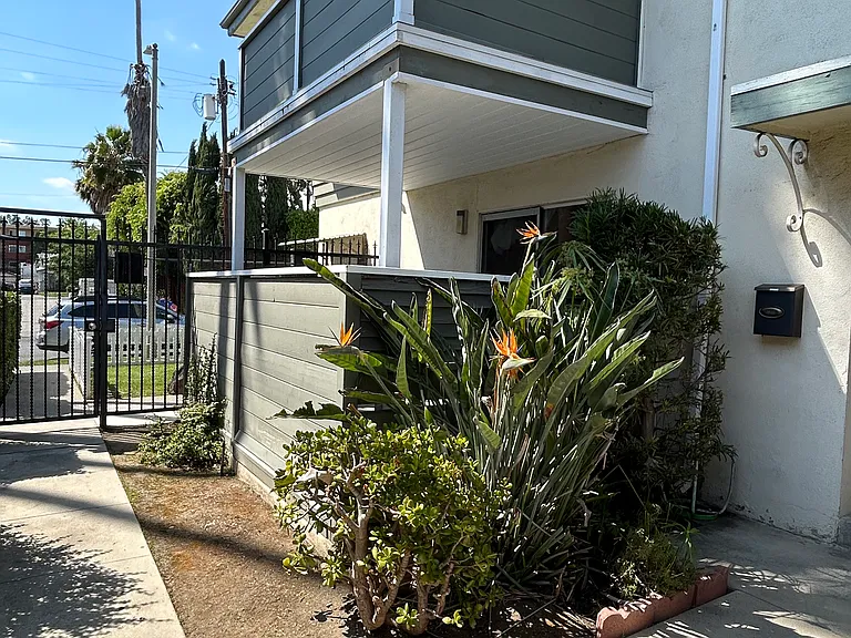 1332 N Citrus Ave #1 — Photo 2