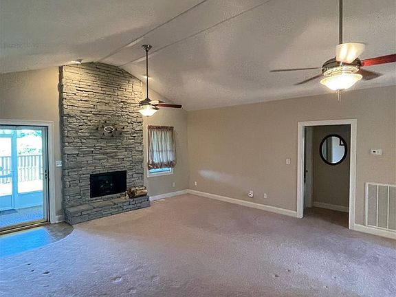 4th image of 248 Ashton Ct