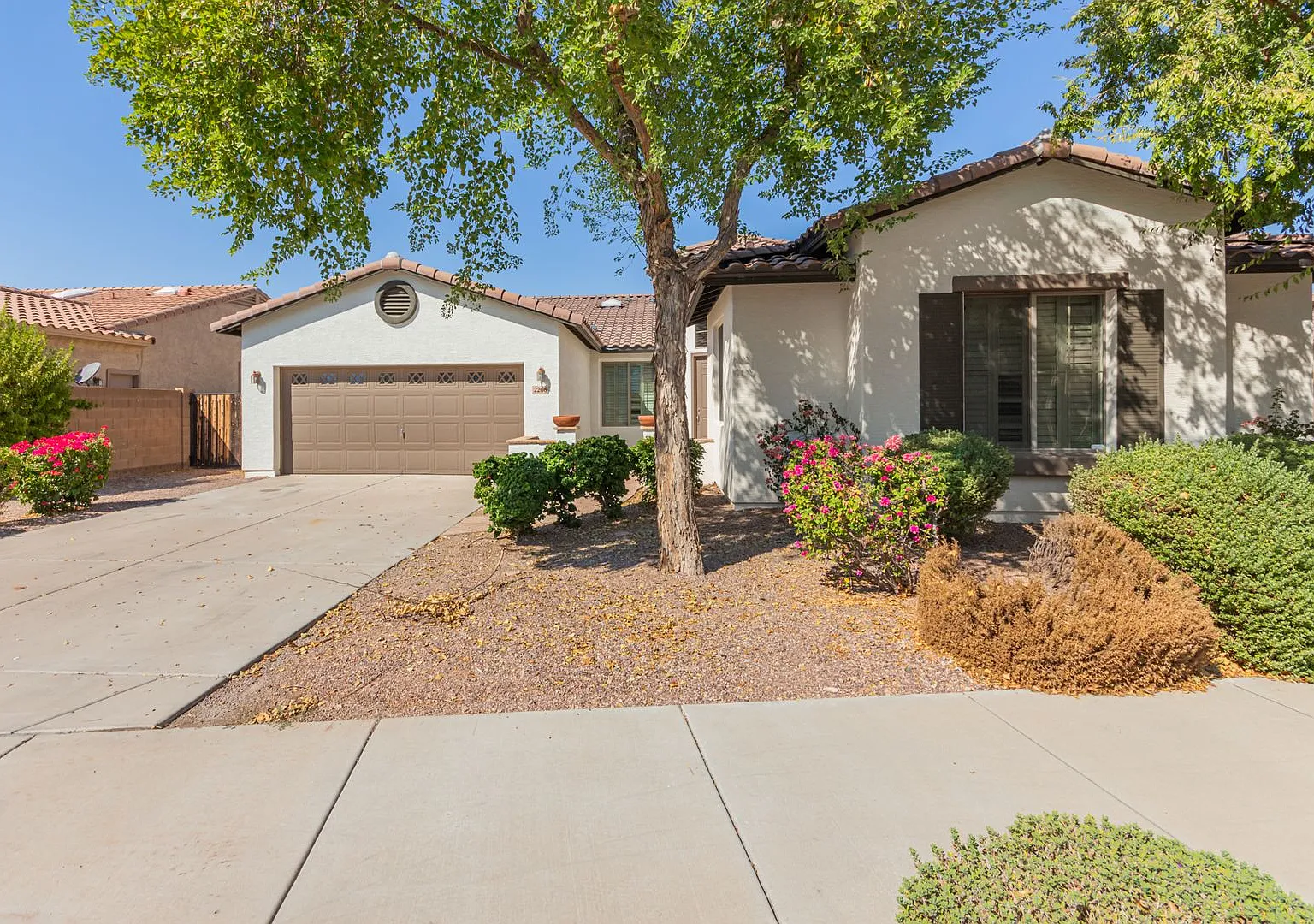 Stunning 4-Bedroom Home with Private Guest Suite in Gated Community — Photo 1