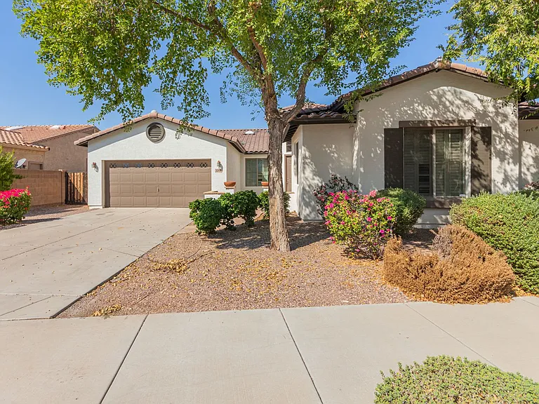 2206 W Fawn Dr — Photo 1