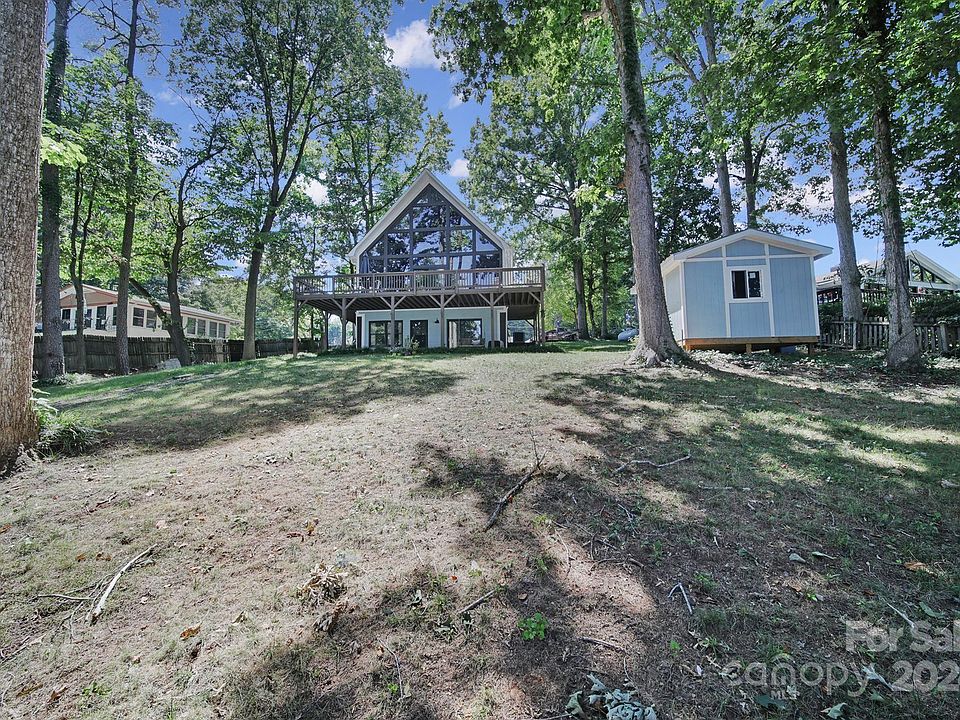 1st image of 612 Edgewater Dr