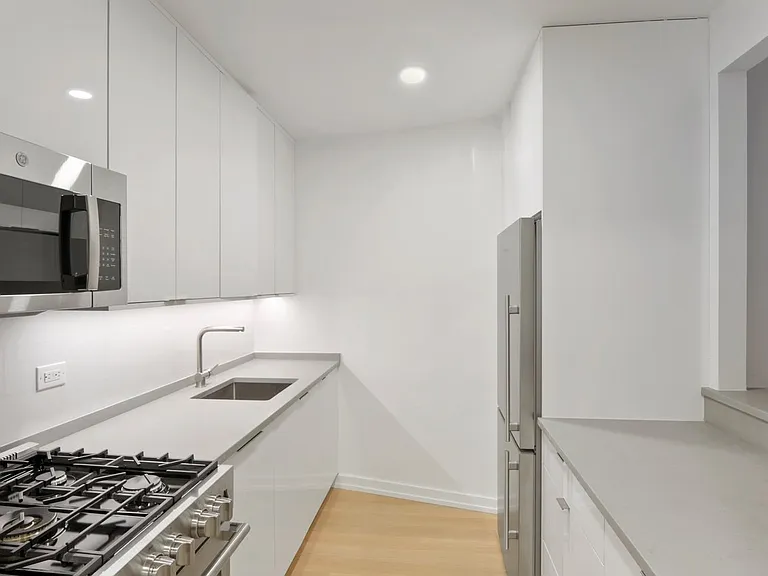 75 W End Ave #S6J — Photo 13