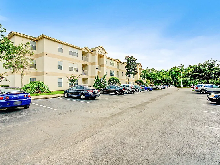 The Club at Sugar Mill Apartments — Photo 20