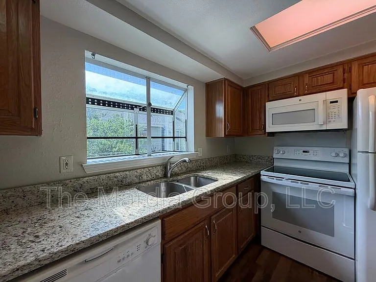 6220 Bentwood Trl #404 — Photo 5