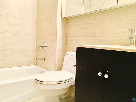 3rd image of 224 Montrose Ave #3BA