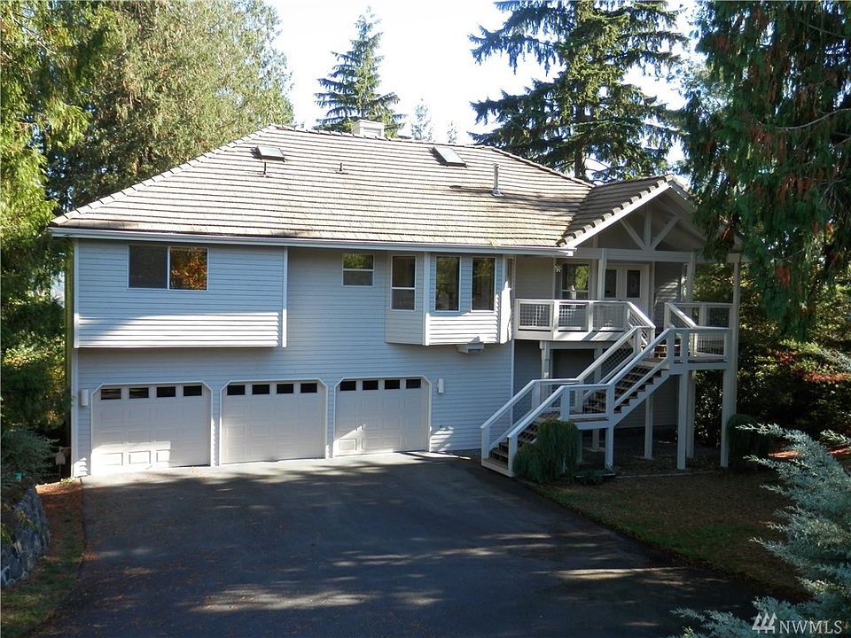 The front of the home. Very private, surrounded by greenbelt.