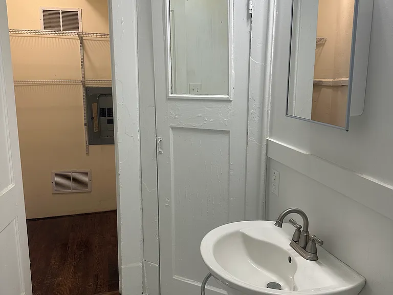 1094 N Ave NE #7 — Photo 11