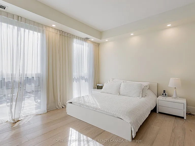 70 Roehampton Ave #2014 — Photo 20