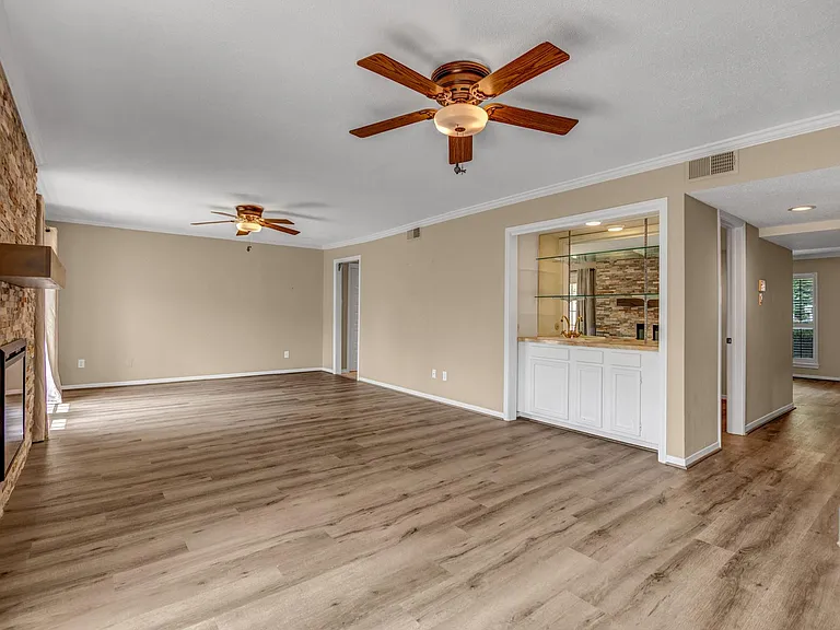 1659 W Sam Houston Pkwy S — Photo 14