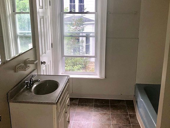 3rd image of 313 Prather Ave #2