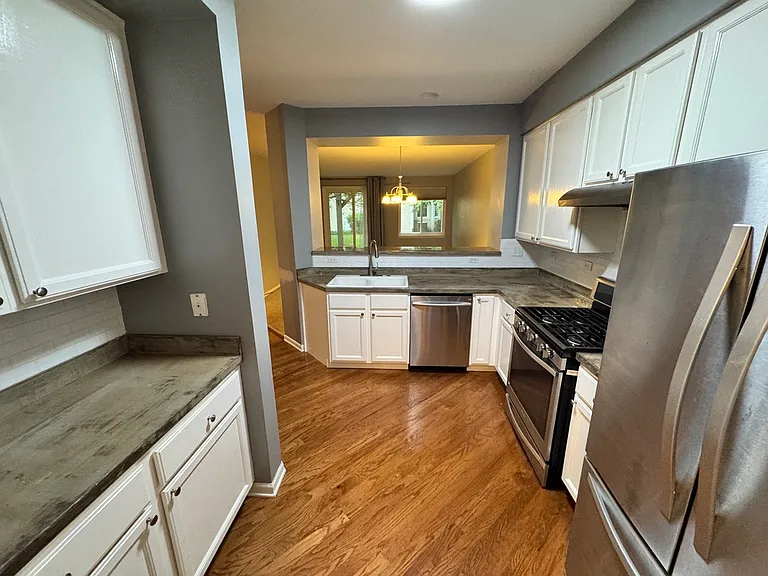 2910 Stockton Ct — Photo 4