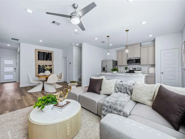 953 Green Vines Ln, Houston, TX 77091