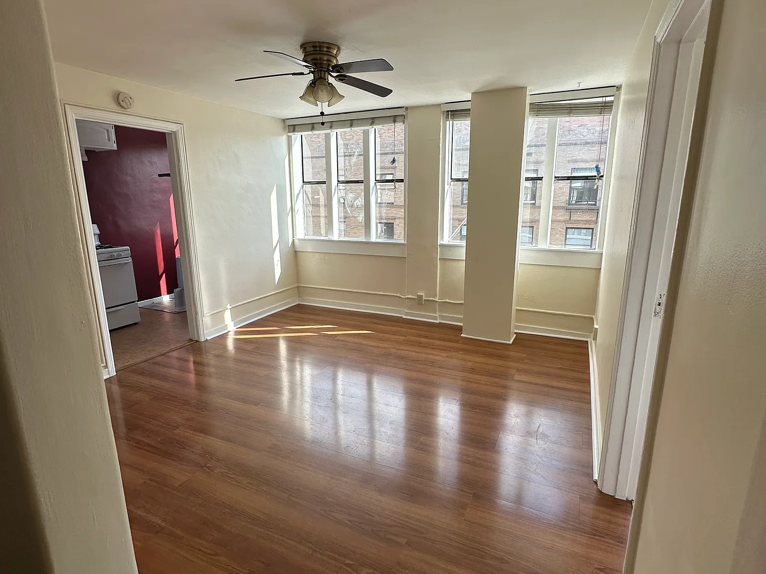 15 N Raymond Ave — Photo 1