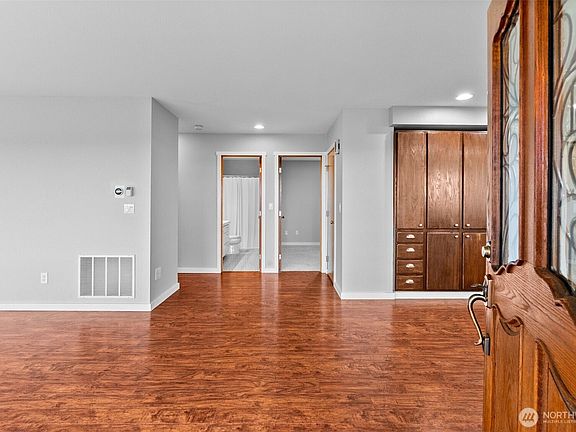 5th image of 2025 5th Street SE