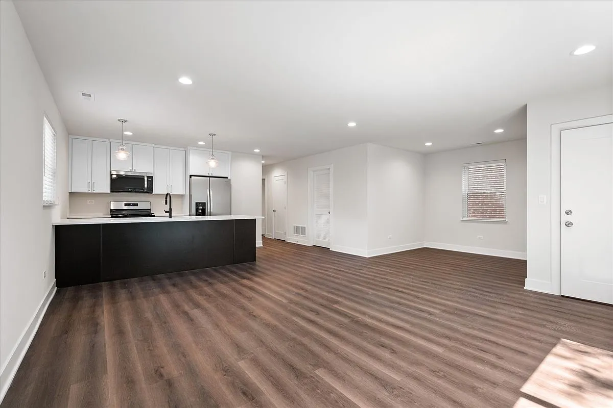 3 bed, 1700 sqft, $2,895 — Photo 4