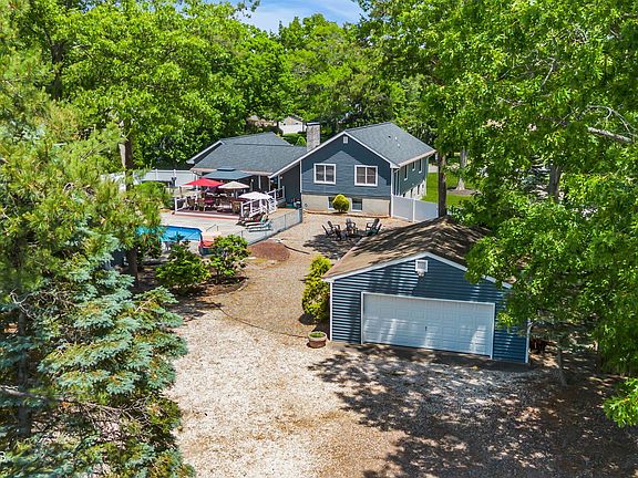 4th image of 208 Quail Lane S