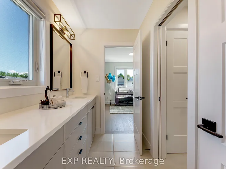 266 Hesselman Cres — Photo 28