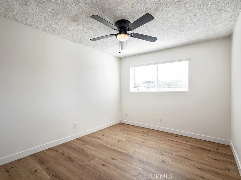 972 W 14th St #3 — Photo 6