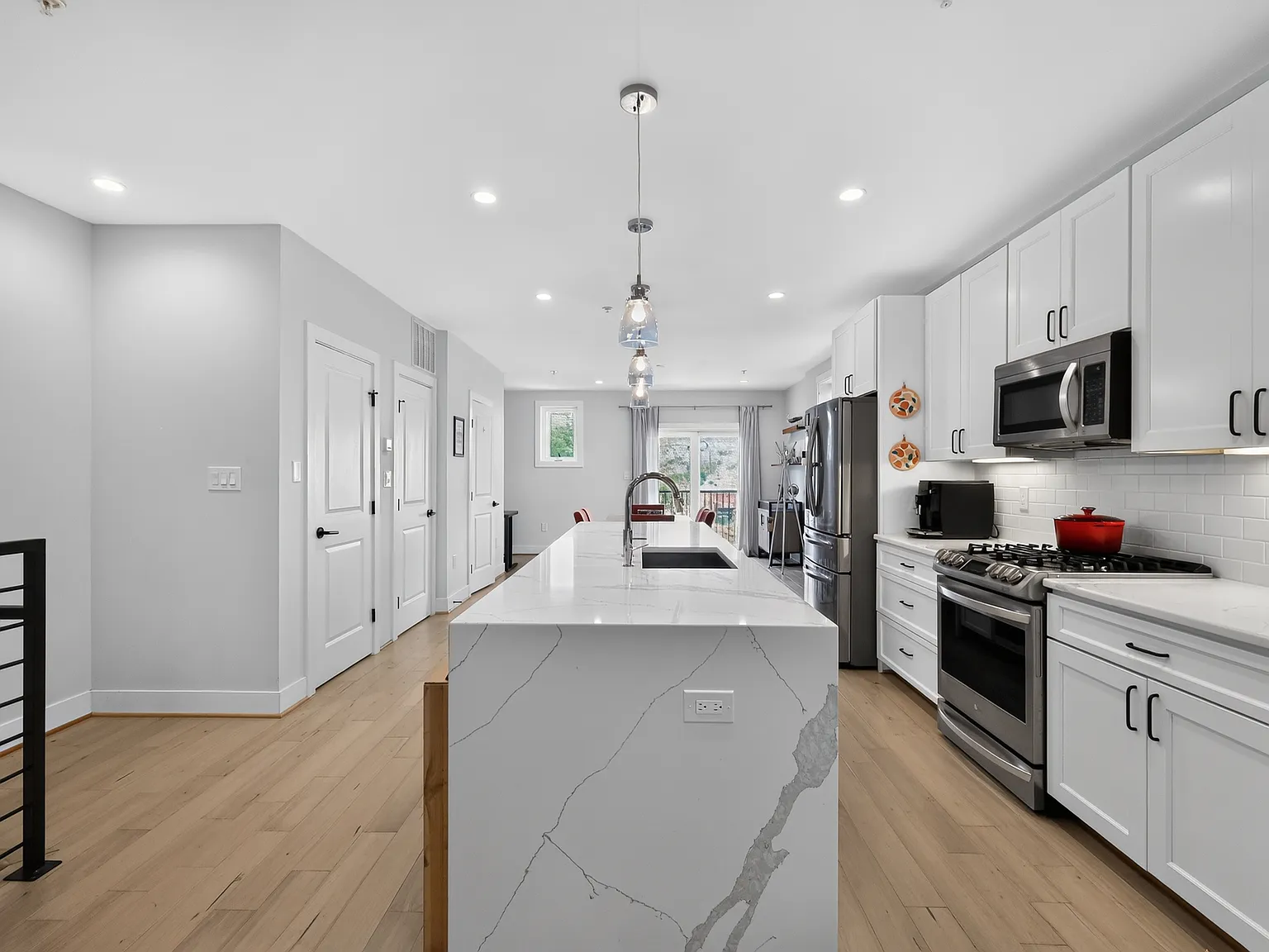 3 bed, 2.5 bath, 1536 sqft, $3,800 — Photo 3