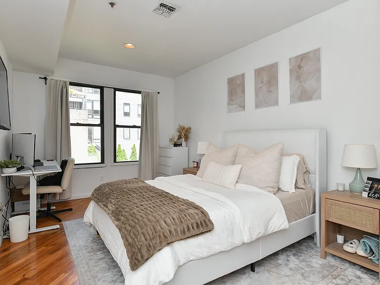 112 Clinton St #1 — Photo 10