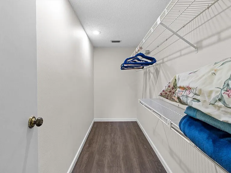 2851 SW 32nd Ave — Photo 3