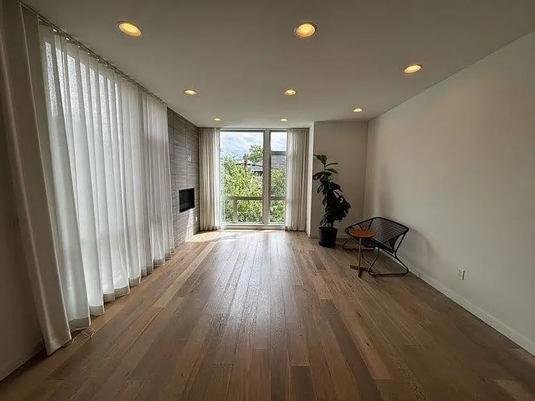 513 20th Ave E #D — Photo 17