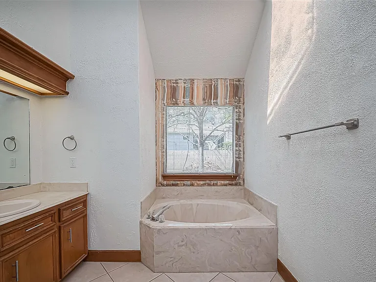18307 Champion Forest Dr — Photo 39