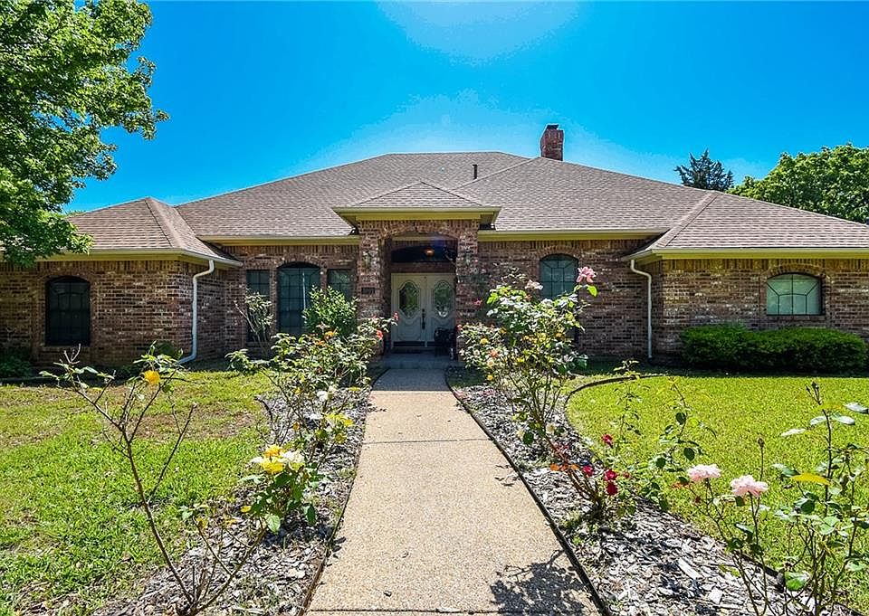 1st image of 3001 Greenbrook Dr