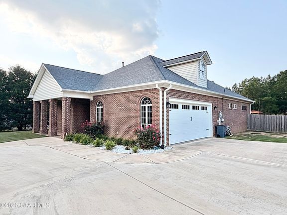 2nd image of 2203 Lake Lowndes Rd