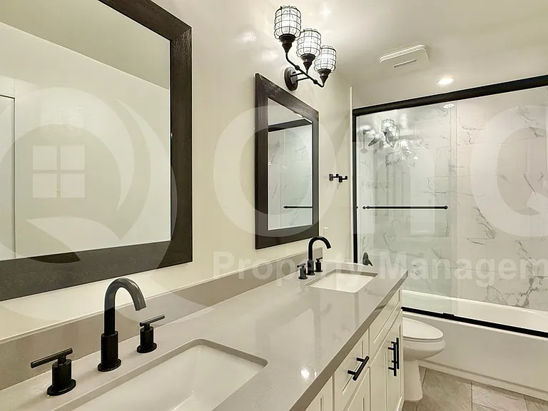 1228 W 5th St #1 — Photo 13